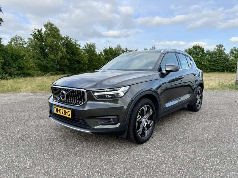 Grijs Gebruikt 2018 Volvo XC40 Inscription SUV | € 28.450 (Eerlijke prijs) - Afbeelding 1/4