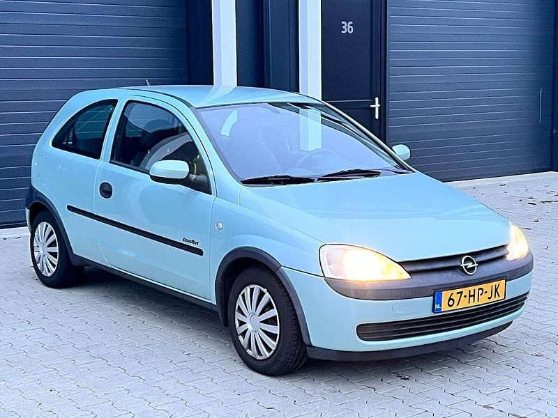 Groen Occasion 2001 Opel Corsa Comfort Hatchback | € 975 (Goede deal) - Afbeelding 1/4