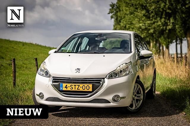 Wit Gebruikt 2013 Peugeot 208 Allure Hatchback | € 5.490 (Eerlijke prijs) - Afbeelding 1/4