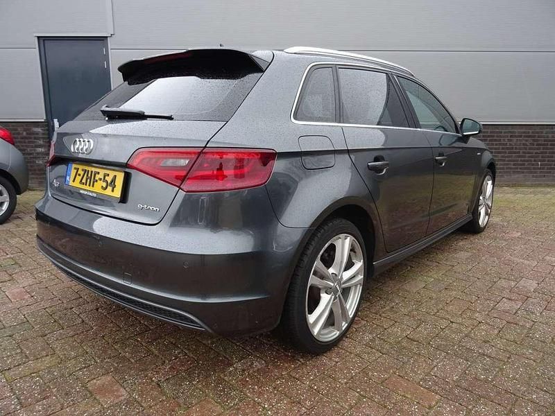 Grijs Gebruikt 2014 Audi A3 Hatchback | € 10.750 (Eerlijke prijs) - Afbeelding 1/4