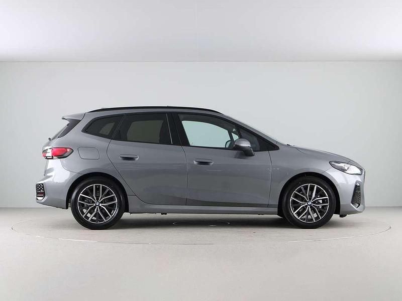 Nieuw BMW 220 Active Tourer Comfort Edition 156 PK (114 kW) 2025 Grijs MPV