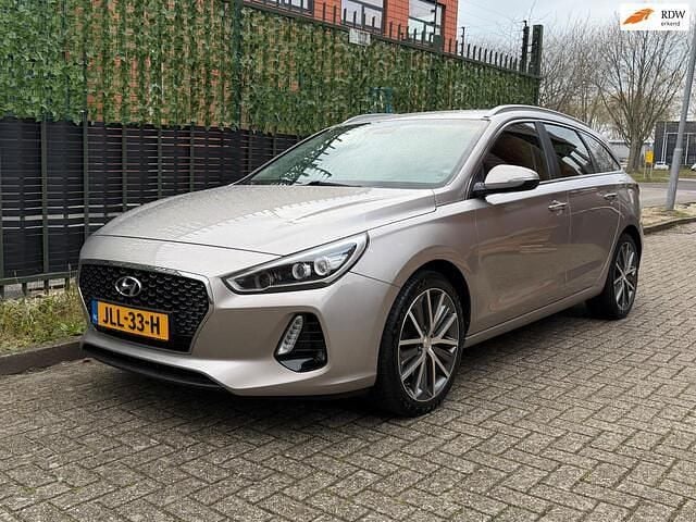 Grijs Occasion 2017 Hyundai i30 Premium Stationwagen | € 6.950 (Eerlijke prijs) - Afbeelding 1/4