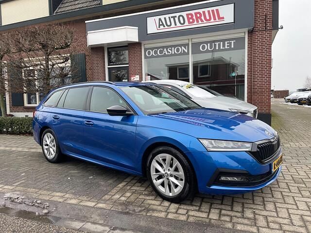 Occasion Skoda Octavia Business Line 110 PK (80 kW) 2021 Blauw Stationwagen