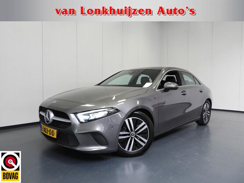Grijs Gebruikt 2021 Mercedes A200 Luxury Sedan | € 28.340 - Afbeelding 1/4