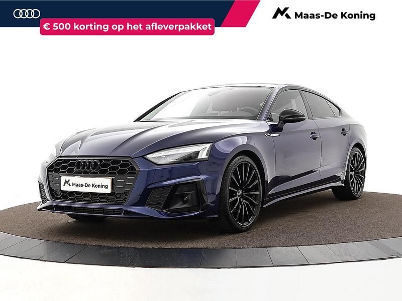 Blauw (metallic) Gebruikt 2022 Audi A5 Sportback Competition Hatchback | € 36.940 (Eerlijke prijs) - Afbeelding 1/4