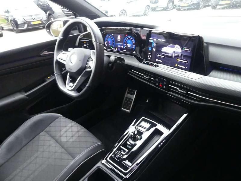 Occasion VW Golf VIII R-line 191 PK (140 kW) 2022 Zwart (metallic) Stationwagen