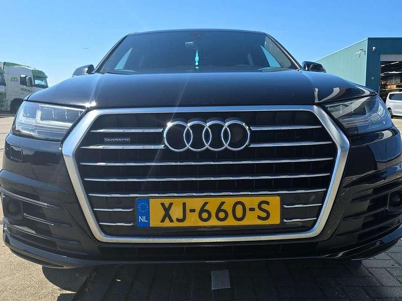 Zwart Gebruikt 2018 Audi Q7 SUV | € 39.950 (Eerlijke prijs) - Afbeelding 1/4