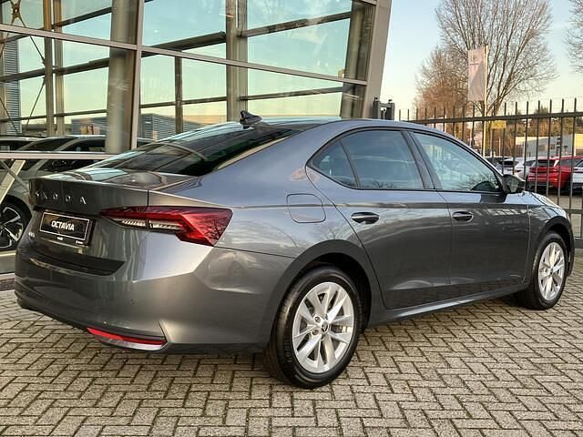 Nieuw Skoda Octavia Business Line 116 PK (85 kW) 2025 Grijs Hatchback