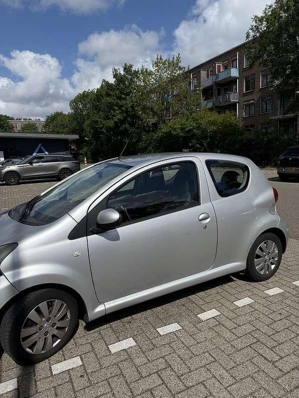 Grijs Gebruikt 2006 Toyota Aygo Comfort Hatchback | € 1.500 (Goede deal) - Afbeelding 1/4