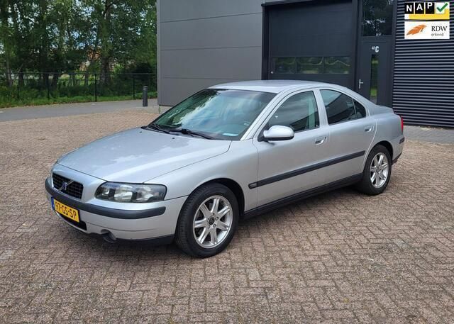 Grijs Gebruikt 2001 Volvo S60 Sedan | € 1.975 (Iets duurder) - Afbeelding 1/4