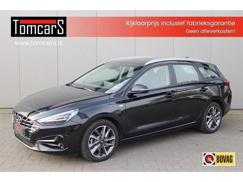 Zwart Gebruikt 2024 Hyundai i30 Premium Stationwagen | € 25.950 (Eerlijke prijs) - Afbeelding 1/4