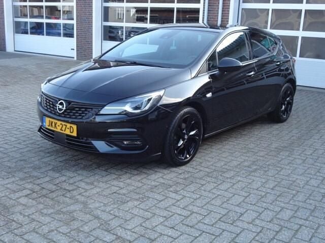 Zwart Gebruikt 2021 Opel Astra Hatchback | € 18.500 (Eerlijke prijs) - Afbeelding 1/4
