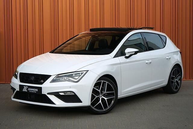Wit, metallic lak Gebruikt 2017 Seat Leon FR Hatchback | € 10.750 (Goede deal) - Afbeelding 1/4
