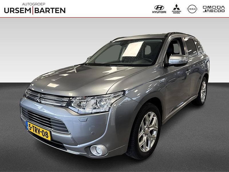 Grijs Gebruikt 2014 Mitsubishi Outlander P-HEV Instyle SUV | € 14.930 (Eerlijke prijs) - Afbeelding 1/4