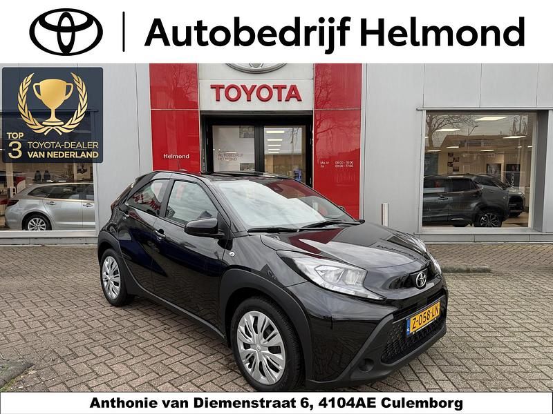 Zwart Occasion 2024 Toyota Aygo X Play SUV | € 18.749 (Eerlijke prijs) - Afbeelding 1/4