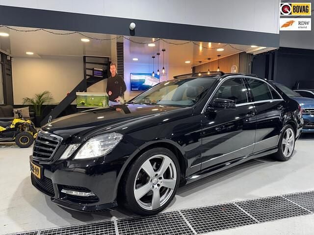 Zwart Gebruikt 2013 Mercedes E350 Avantgarde Sedan | € 20.995 - Afbeelding 1/4