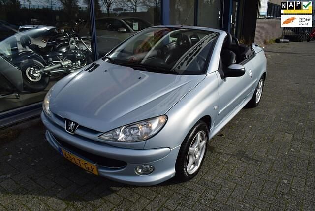 Grijs Gebruikt 2003 Peugeot 206 CC Cabriolet | € 1.500 (Eerlijke prijs) - Afbeelding 1/4