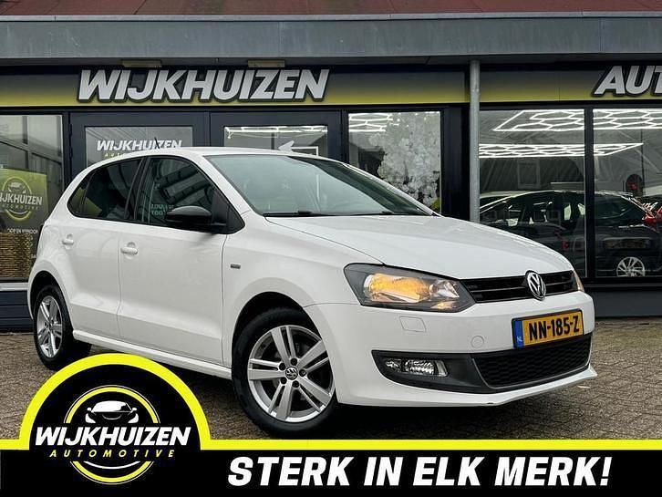 Wit Gebruikt 2012 VW Polo Match Sedan | € 5.950 (Eerlijke prijs) - Afbeelding 1/4