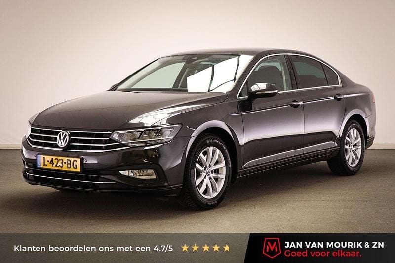Grijs Gebruikt 2019 VW Passat Comfortline Sedan | € 20.295 (Super prijs) - Afbeelding 1/4