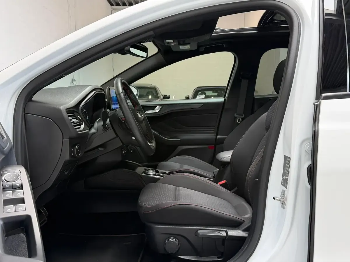 Occasion Ford Focus ST-Line (2026) in HEERHUGOWAARD - € 18.490 | AutoUncle