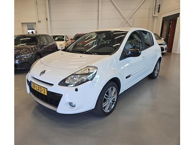 Wit Gebruikt 2010 Renault Clio II Hatchback | € 3.495 (Eerlijke prijs) - Afbeelding 1/4