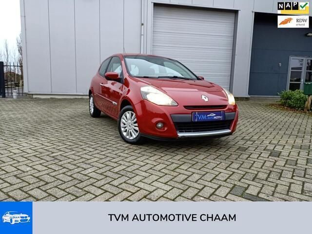 Rood Gebruikt 2011 Renault Clio II Collection Hatchback | € 2.940 (Eerlijke prijs) - Afbeelding 1/4