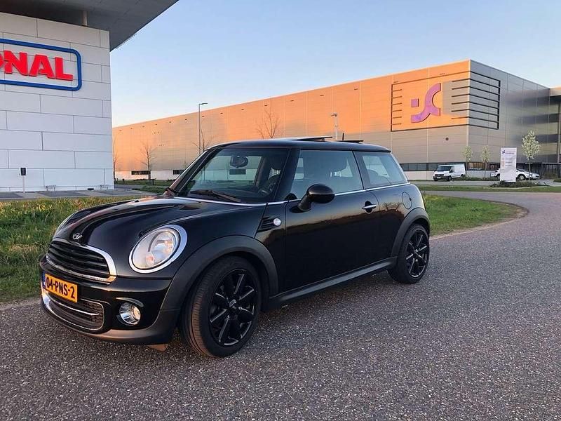Zwart Gebruikt 2011 Mini Cooper Hatchback | € 6.500 (Iets duurder) - Afbeelding 1/4