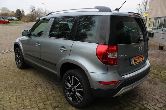 Occasion Skoda Yeti Outdoor Drive 110 PK (80 kW) 2017 Grijs SUV