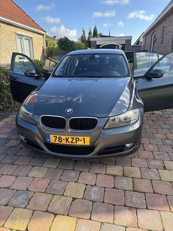 Groen Gebruikt 2010 BMW 318 Sedan | € 5.500 (Iets duurder) - Afbeelding 1/4