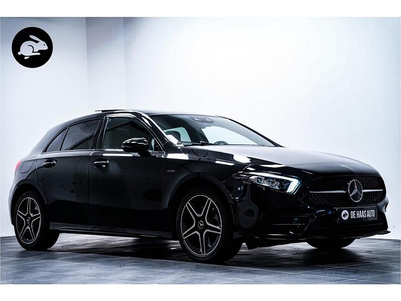 Zwart Gebruikt 2020 Mercedes A250 Business Hatchback | € 28.850 (Eerlijke prijs) - Afbeelding 1/4