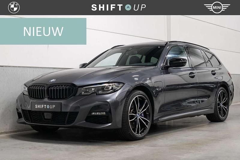 Grijs Gebruikt 2022 BMW 330e M Sport Stationwagen | € 38.940 (Eerlijke prijs) - Afbeelding 1/3