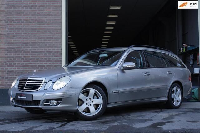 Grijs Gebruikt 2009 Mercedes E350 Stationwagen | € 10.995 (Eerlijke prijs) - Afbeelding 1/4