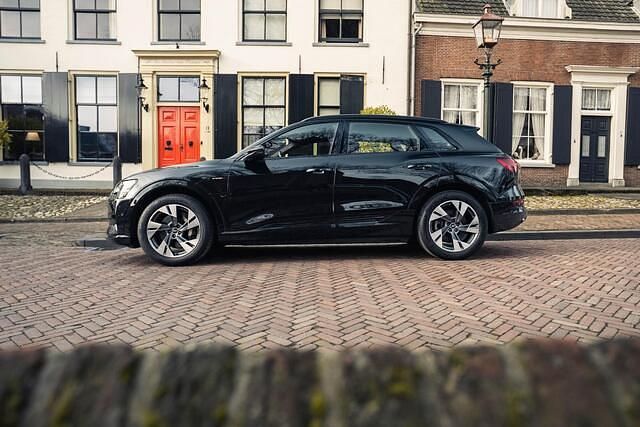 Occasion Audi e-tron 300 kW (408 PK) 2021 Zwart (metallic) SUV