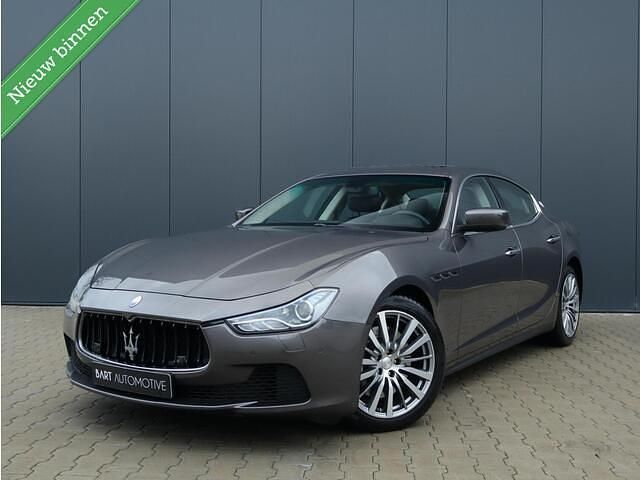 Grijs (metallic) Gebruikt 2015 Maserati Ghibli Sedan | € 25.950 - Afbeelding 1/4