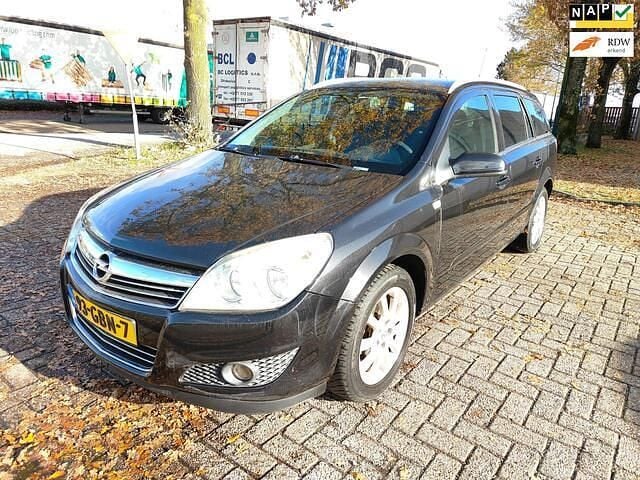 Zwart (metallic) Gebruikt 2008 Opel Astra Stationwagen | € 1.250 (Goede deal) - Afbeelding 1/4
