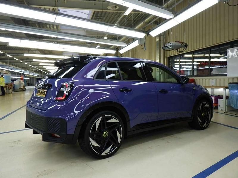 Occasion Abarth 600e Scorpionissima 206 kW (281 PK) 2025 Paars SUV