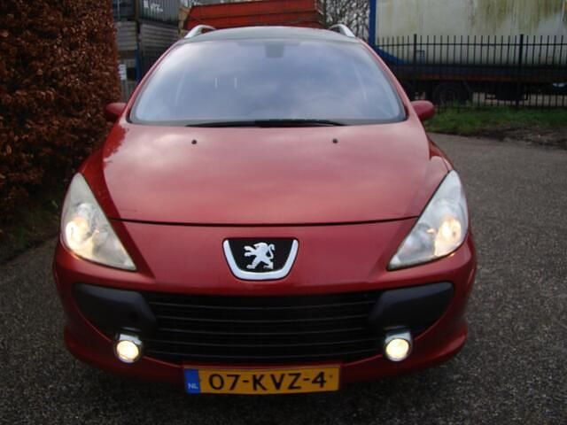 Occasion Peugeot 307 109 PK (80 kW) 2005 Rood Stationwagen