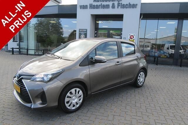 Grijs Gebruikt 2016 Toyota Yaris Active Hatchback | € 11.950 (Goede deal) - Afbeelding 1/3