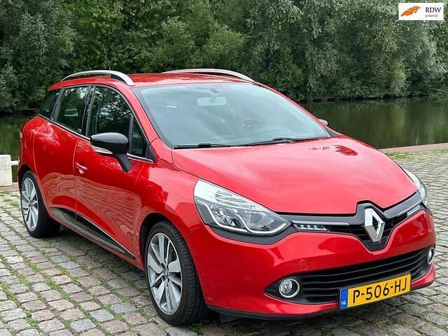 Rood Gebruikt 2014 Renault Clio GrandTour Dynamique Stationwagen | € 6.749 (Eerlijke prijs) - Afbeelding 1/4