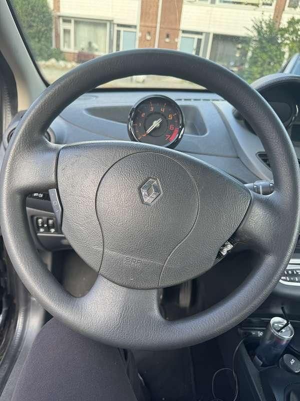 Zwart Occasion 2011 Renault Twingo Dynamique Hatchback | € 1.750 (Eerlijke prijs) - Afbeelding 1/4