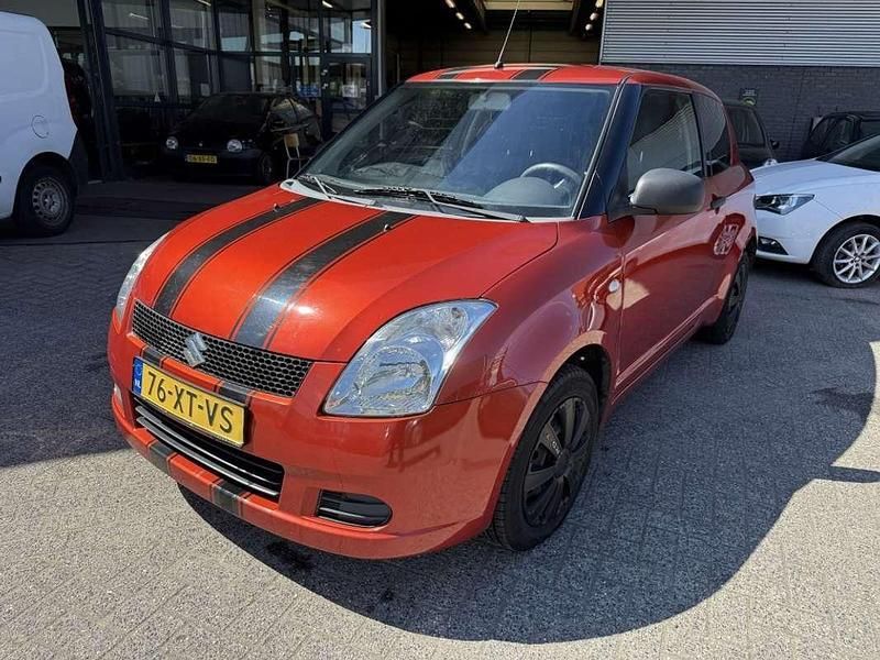 Oranje, metallic lak Gebruikt 2007 Suzuki Swift Hatchback | € 1.740 (Eerlijke prijs) - Afbeelding 1/4