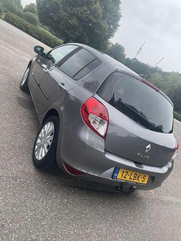 Gebruikt 2010 Renault Clio R.S. Hatchback | € 3.800 (Eerlijke prijs) - Afbeelding 1/4