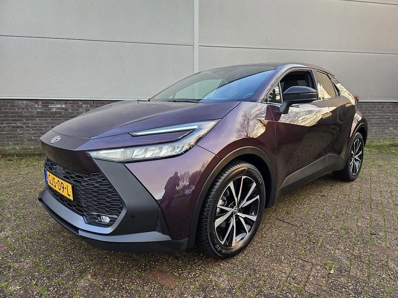 Paars Gebruikt 2024 Toyota C-HR SUV | € 33.480 (Duur) - Afbeelding 1/4
