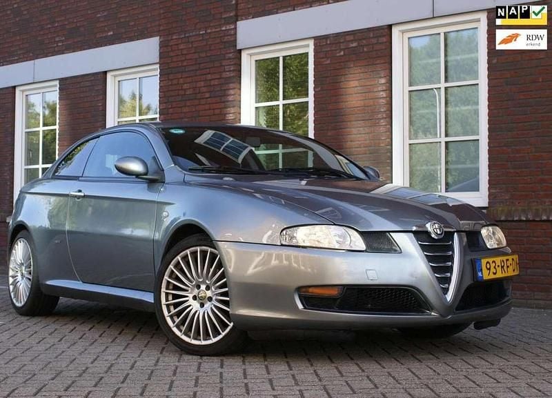 Grijs Gebruikt 2005 Alfa Romeo GT Distinctive Coupé | € 2.750 (Eerlijke prijs) - Afbeelding 1/4