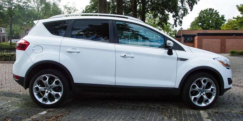 Wit Gebruikt 2009 Ford Kuga Trend SUV | € 8.000 (Eerlijke prijs) - Afbeelding 1/4