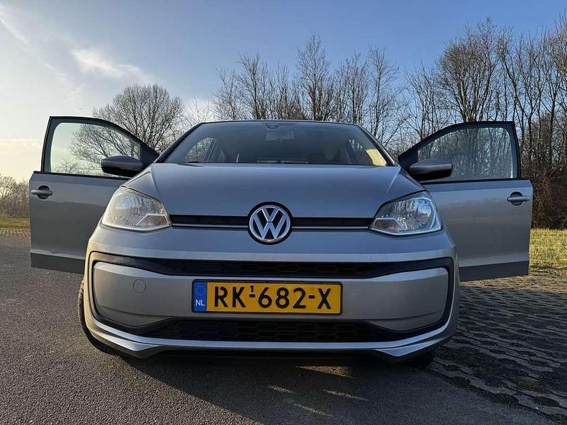 Grijs Occasion 2018 VW up! Move Hatchback | € 7.300 (Goede deal) - Afbeelding 1/4