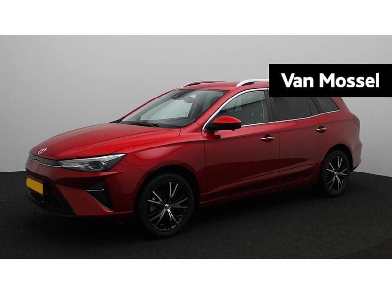 Rood Gebruikt 2025 MG MG5 EV Long Range Comfort Stationwagen | € 24.495 (Eerlijke prijs) - Afbeelding 1/1