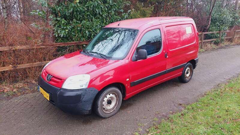 Rood Gebruikt 2006 Peugeot Partner Avantage MPV | € 975 (Goede deal) - Afbeelding 1/4