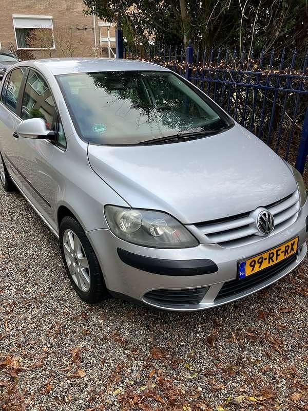 Zilver Occasion 2005 VW Golf Plus Comfortline MPV | € 1.950 (Eerlijke prijs) - Afbeelding 1/4