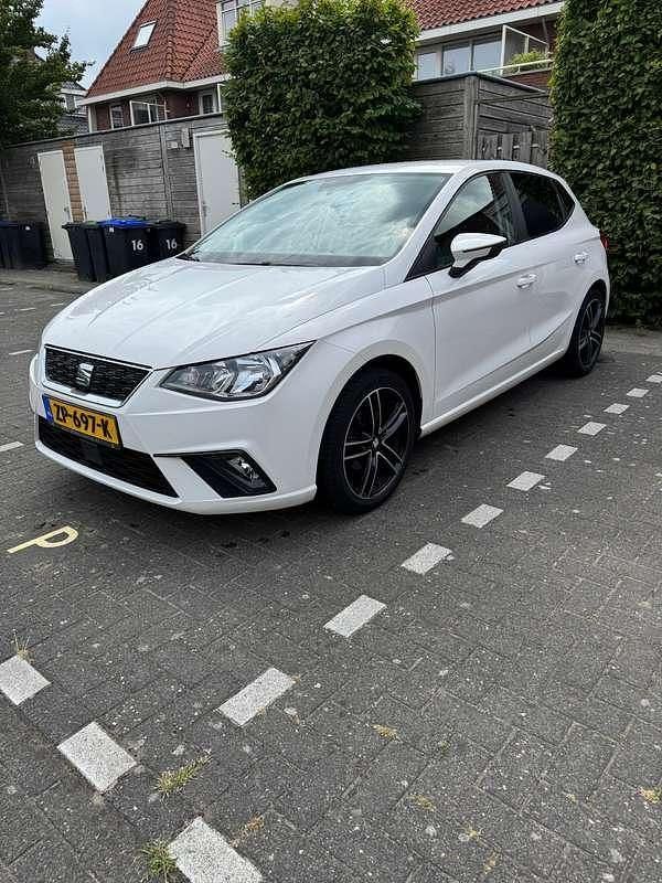 Wit Gebruikt 2018 Seat Ibiza Reference Hatchback | € 10.500 (Eerlijke prijs) - Afbeelding 1/4